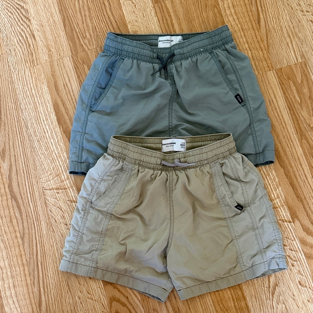 Abercrombie boys Kids' Green and Tan Shorts Set